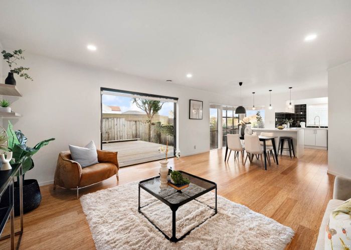  at 2/11 Nile Road, Milford, Auckland