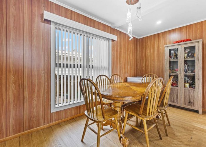  at 16 Waterview Road, Stanley Point, Auckland
