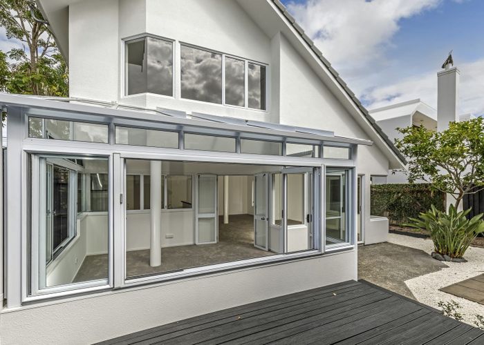  at 2/20 Norwood Road, Bayswater, Auckland