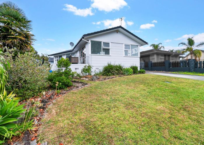  at 5 Blythe Place, Glendene, Auckland