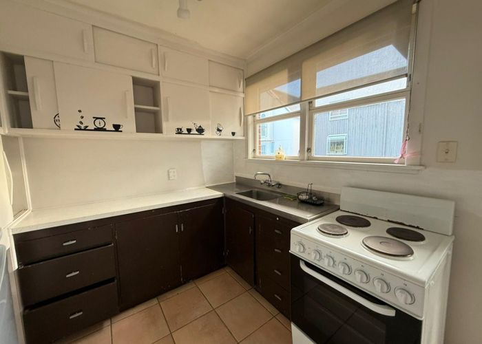  at 8/34 Kitchener Road, Milford, North Shore City, Auckland