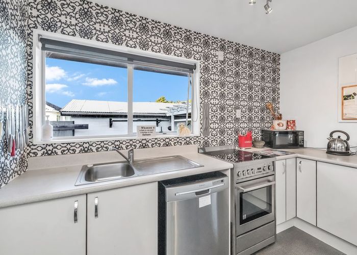  at 2/20 Penwood Street, Russley, Christchurch City, Canterbury