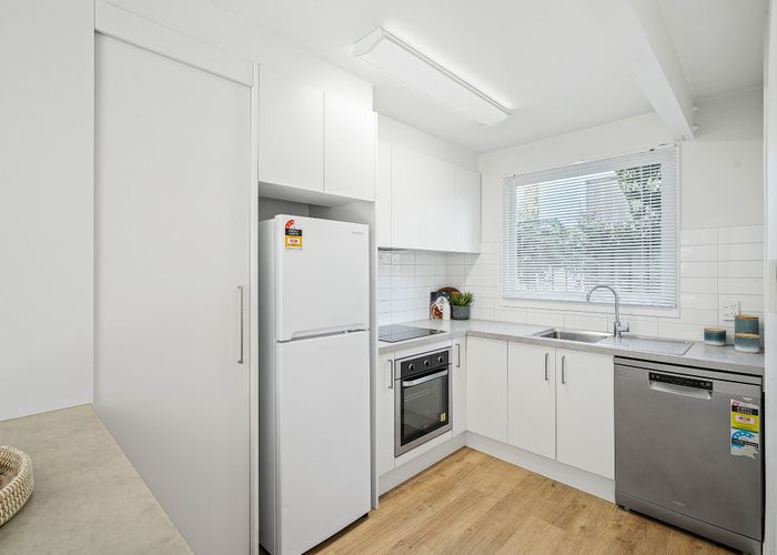  at 2/12 Shrewsbury Street, Merivale, Christchurch