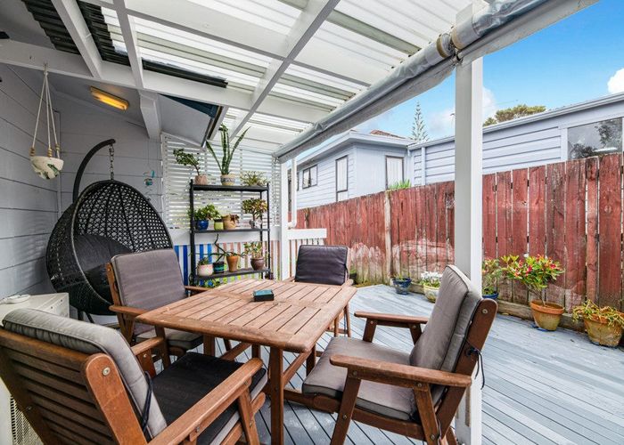  at 204 Solar Road, Glen Eden, Auckland