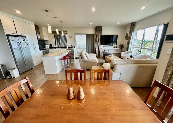  at 16 San Casello Rise, Henderson, Waitakere City, Auckland