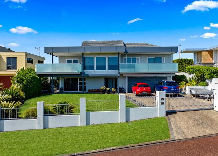  at 14 Icarus Place, Half Moon Bay, Auckland