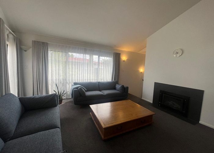  at 6 Hoya Court, Henderson, Waitakere City, Auckland