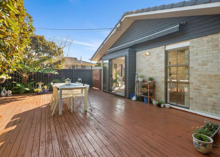  at 1/5 Lake Pupuke Drive, Takapuna, North Shore City, Auckland