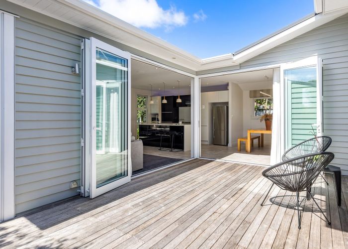  at 13 Seacombe Road, Point Chevalier, Auckland