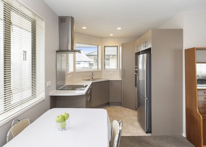  at 2/67 Marshland Road, Shirley, Christchurch City, Canterbury
