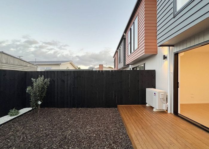  at 4/17 Rewarewa Road, Te Atatu Peninsula, Auckland