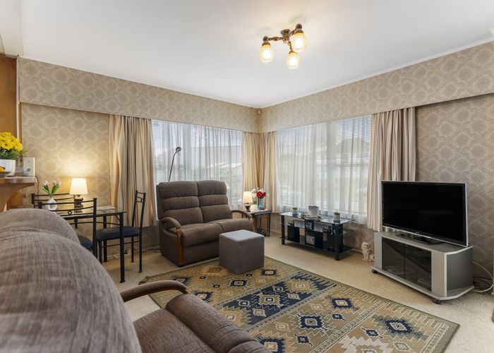  at 2/44 Diana Drive, Glenfield, North Shore City, Auckland