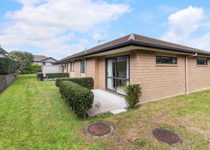  at 6 Royalle Mews, Botany Downs, Manukau City, Auckland