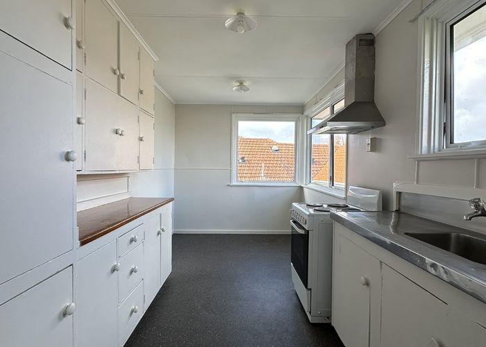  at 4 Caen Road, Panmure, Auckland City, Auckland