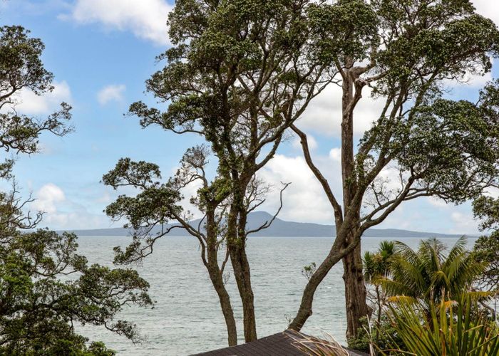  at 2/8 Gray Crescent, Torbay, North Shore City, Auckland