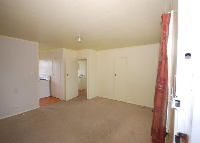  at 1/16 Dinglebank Road, Mount Wellington, Auckland City, Auckland