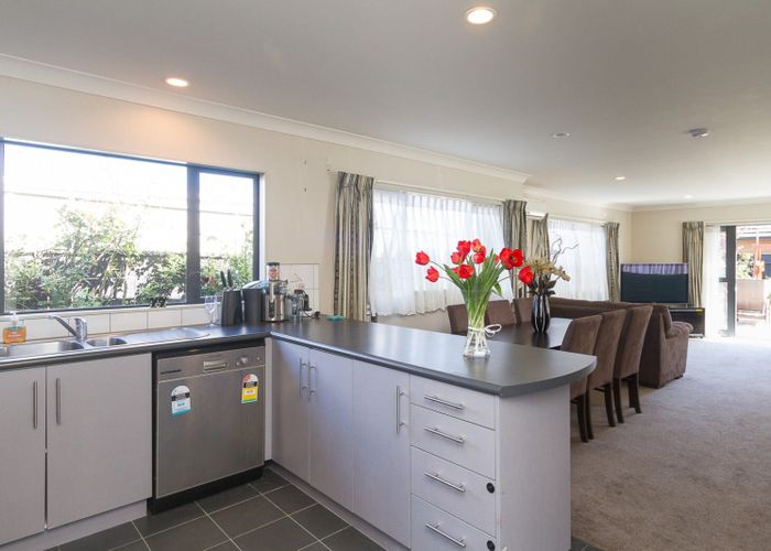  at 32 Moana Grove, Waiwhetu, Lower Hutt