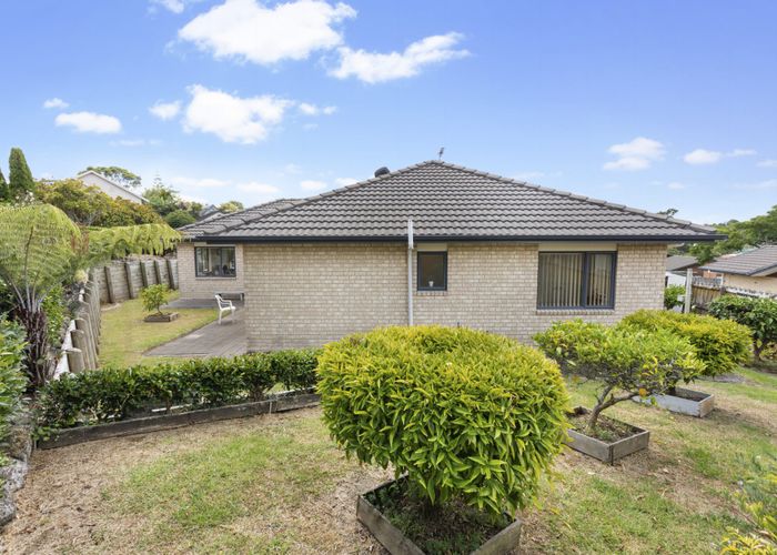  at 6 Rosebay Rise, Henderson, Auckland