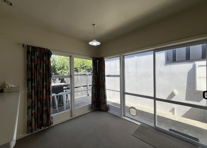  at 2/69 Aikmans Road, Merivale, Christchurch City, Canterbury