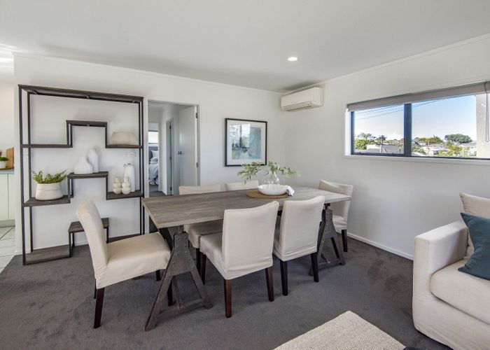  at 2/27 Northboro Road, Hauraki, Auckland