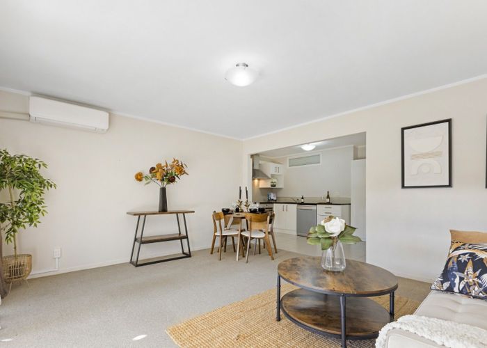  at 2/21 Burch Street, Mount Albert, Auckland