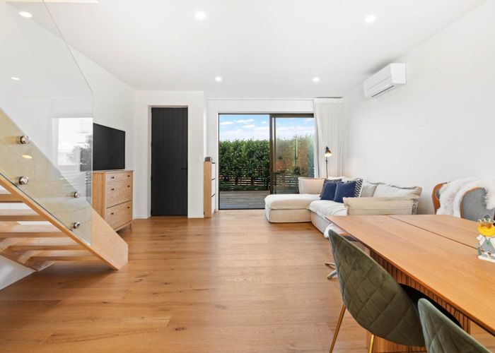  at 31/82 East Coast Road, Milford, North Shore City, Auckland