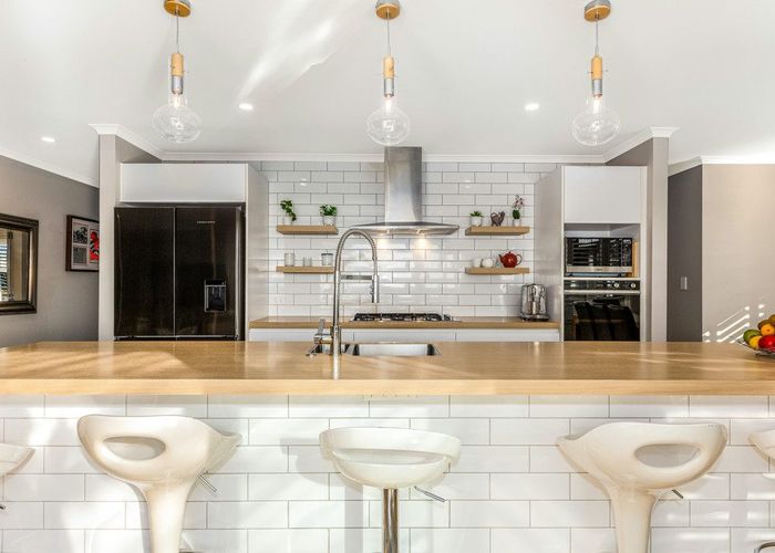  at 86 Queen Charlotte Drive, Aotea, Porirua, Wellington