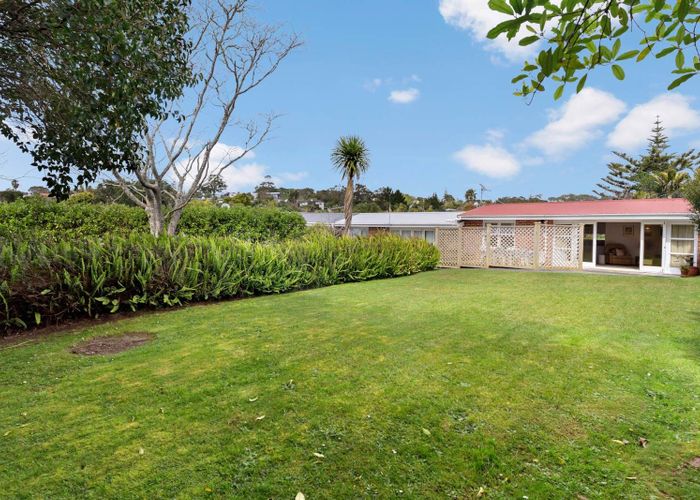  at 2/19 Montana Avenue, Murrays Bay, North Shore City, Auckland