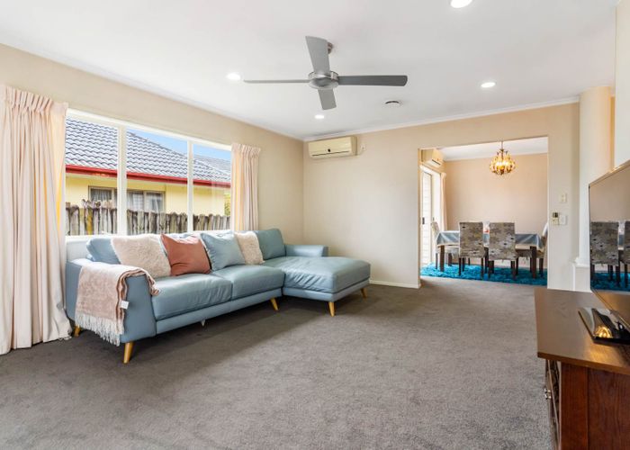  at 268 Cascades Road, Botany Downs, Auckland
