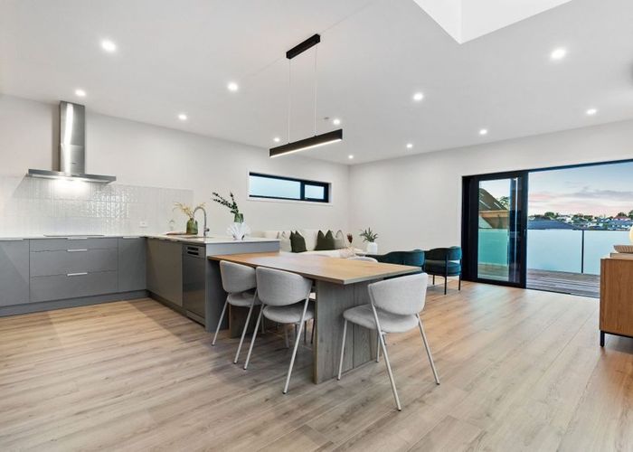  at 394C East Coast Road, Sunnynook, North Shore City, Auckland