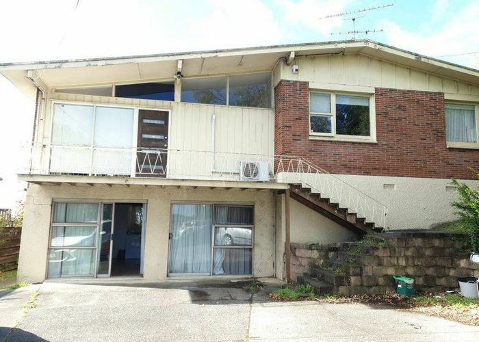  at 329 East Coast Road, Mairangi Bay, North Shore City, Auckland