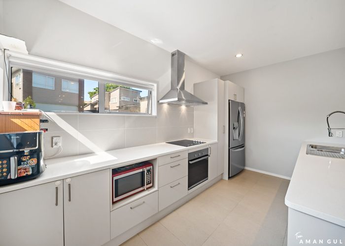  at 4 Sunshine Boulevard, Sunnyvale, Auckland