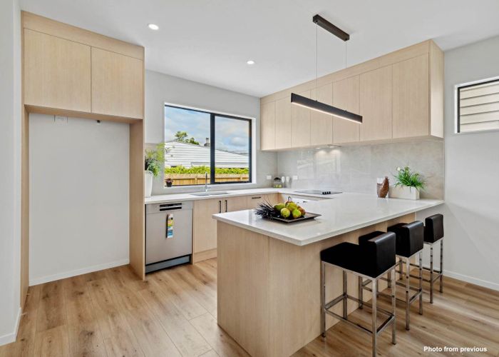  at 2/58 Sylvan Crescent, Te Atatu South, Waitakere City, Auckland