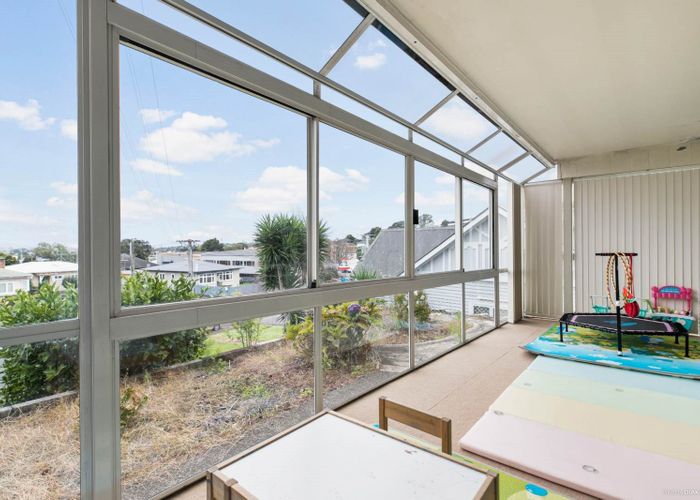  at 1/6 Roskill Way, Three Kings, Auckland