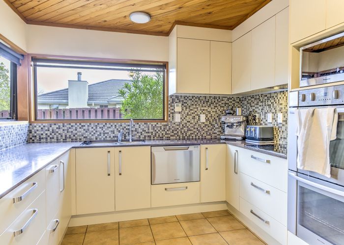  at 14 Cooper Place, Chedworth, Hamilton