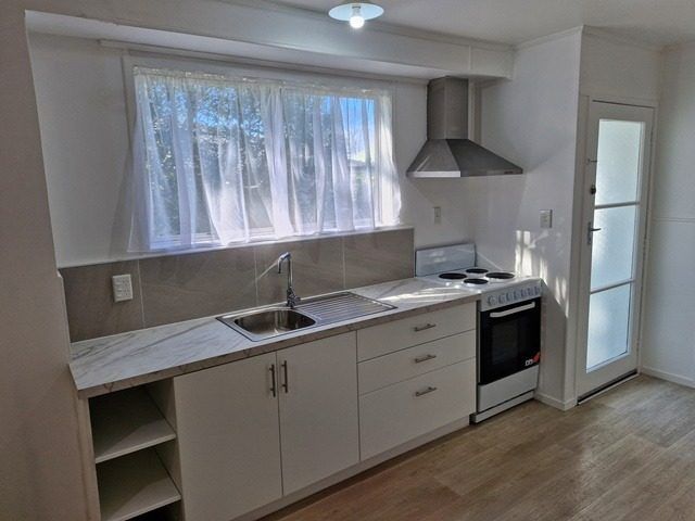  at 6 Sabot Place, Massey, Waitakere City, Auckland