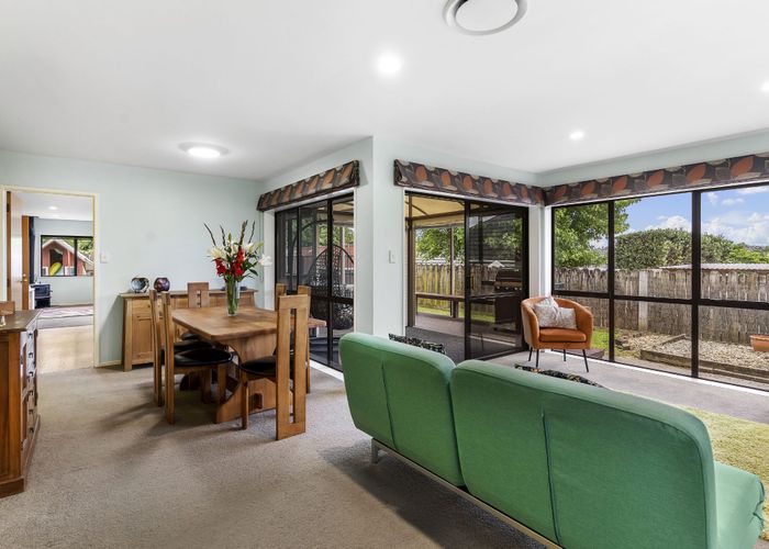 at 4 Carriage Close, Northpark, Auckland