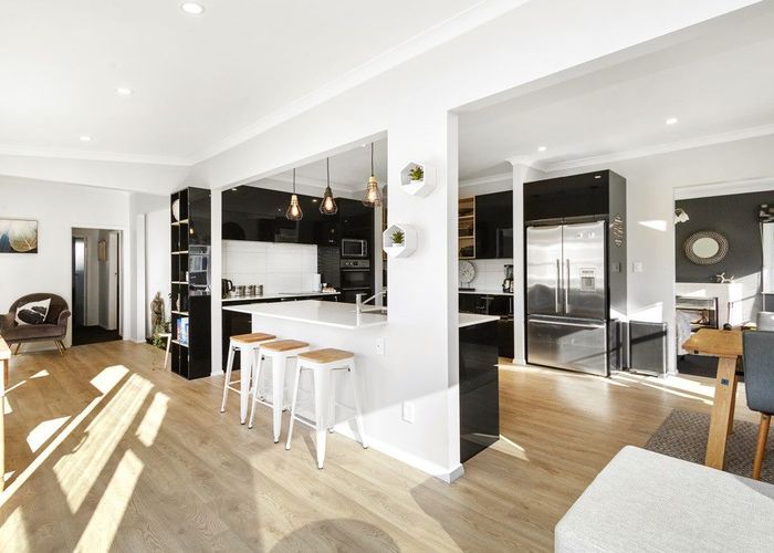  at 14 Whites Line West, Woburn, Lower Hutt