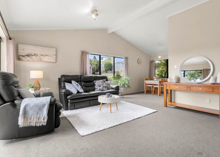  at 1/11 Weldene Avenue, Glenfield, North Shore City, Auckland