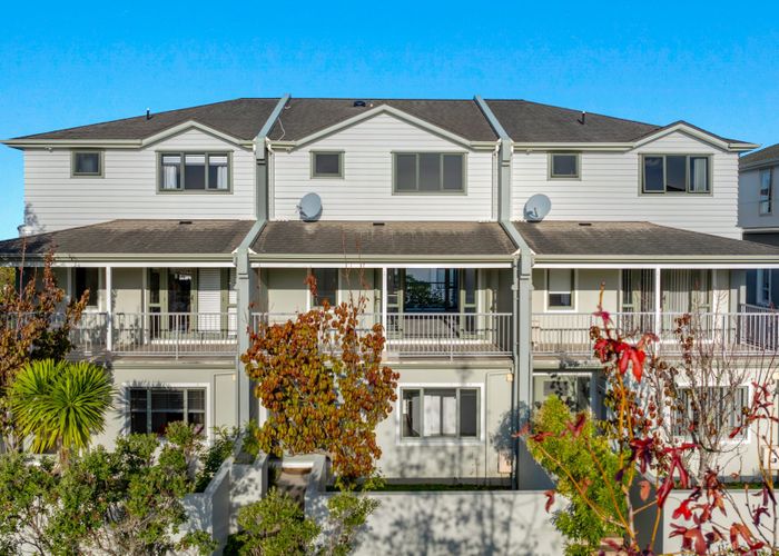  at 2/11 Hatfield Place, Albany Heights, Rodney, Auckland