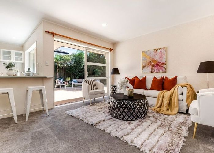  at 10 Stewart Gibson Place, Manurewa, Manukau City, Auckland