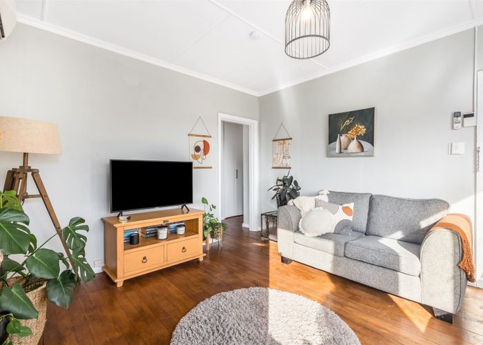  at 38 Raroa Terrace, Tawa, Wellington