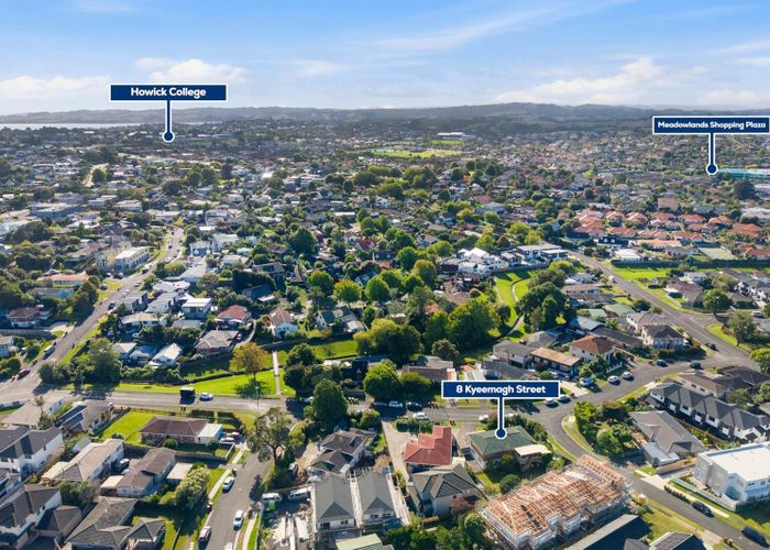  at 8 Kyeemagh Street, Botany Downs, Manukau City, Auckland