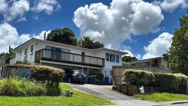  at 25 Valley View Road, Glenfield, Auckland