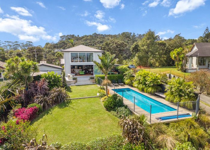  at 11 Chatham Avenue, Paremoremo, North Shore City, Auckland