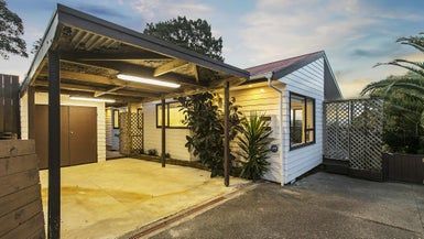  at 2/28 Royal View Road, Te Atatu South, Auckland