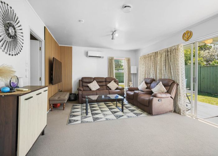  at 1/162 Pigeon Mountain Road, Half Moon Bay, Manukau City, Auckland