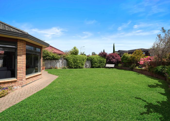  at 230 Grandview Road, Western Heights, Hamilton