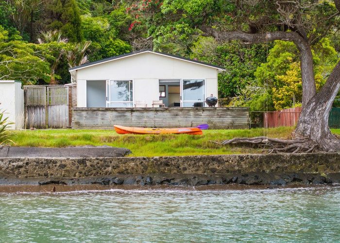  at 3 Foster Avenue, Huia, Waitakere City, Auckland