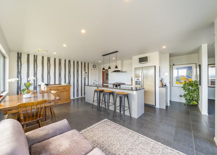  at 86 Muri RD, PUKERUA BAY, PORIRUA